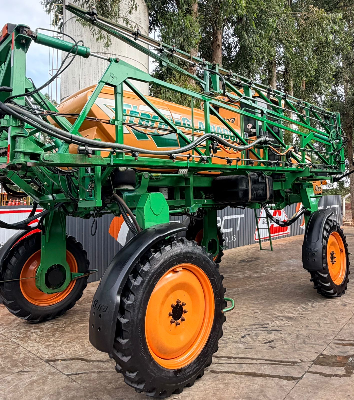 Pulverizador Stara Gladiador 2700 - Ano 2012