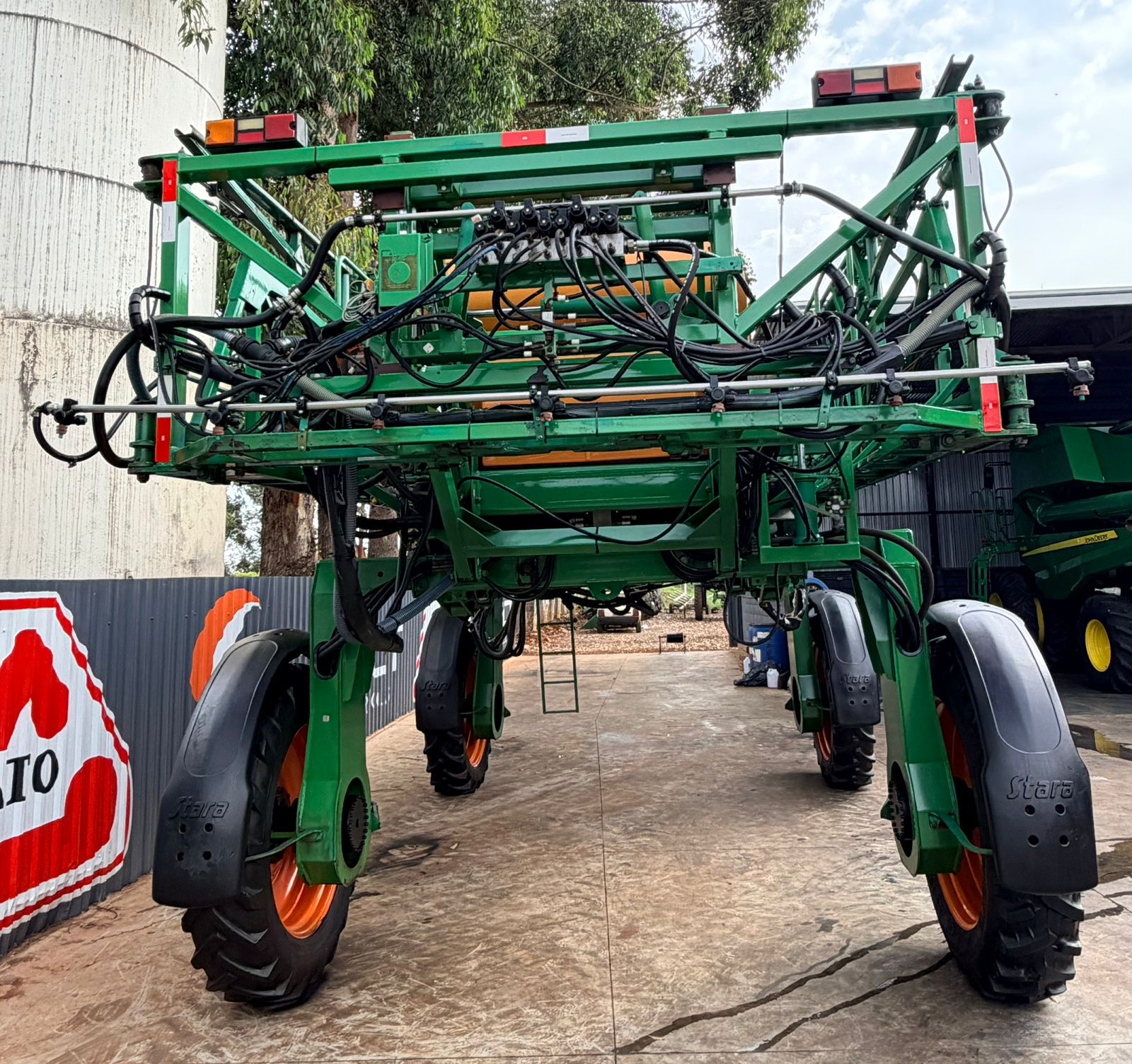 Pulverizador Stara Gladiador 2700 - Ano 2012