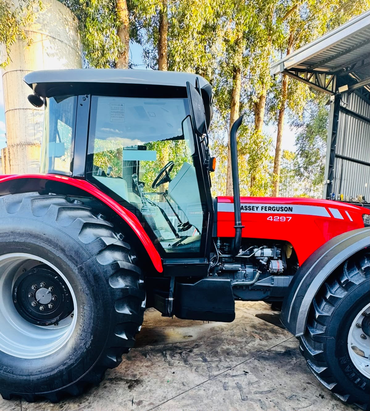 Trator Massey Ferguson 4297 - Ano 2015