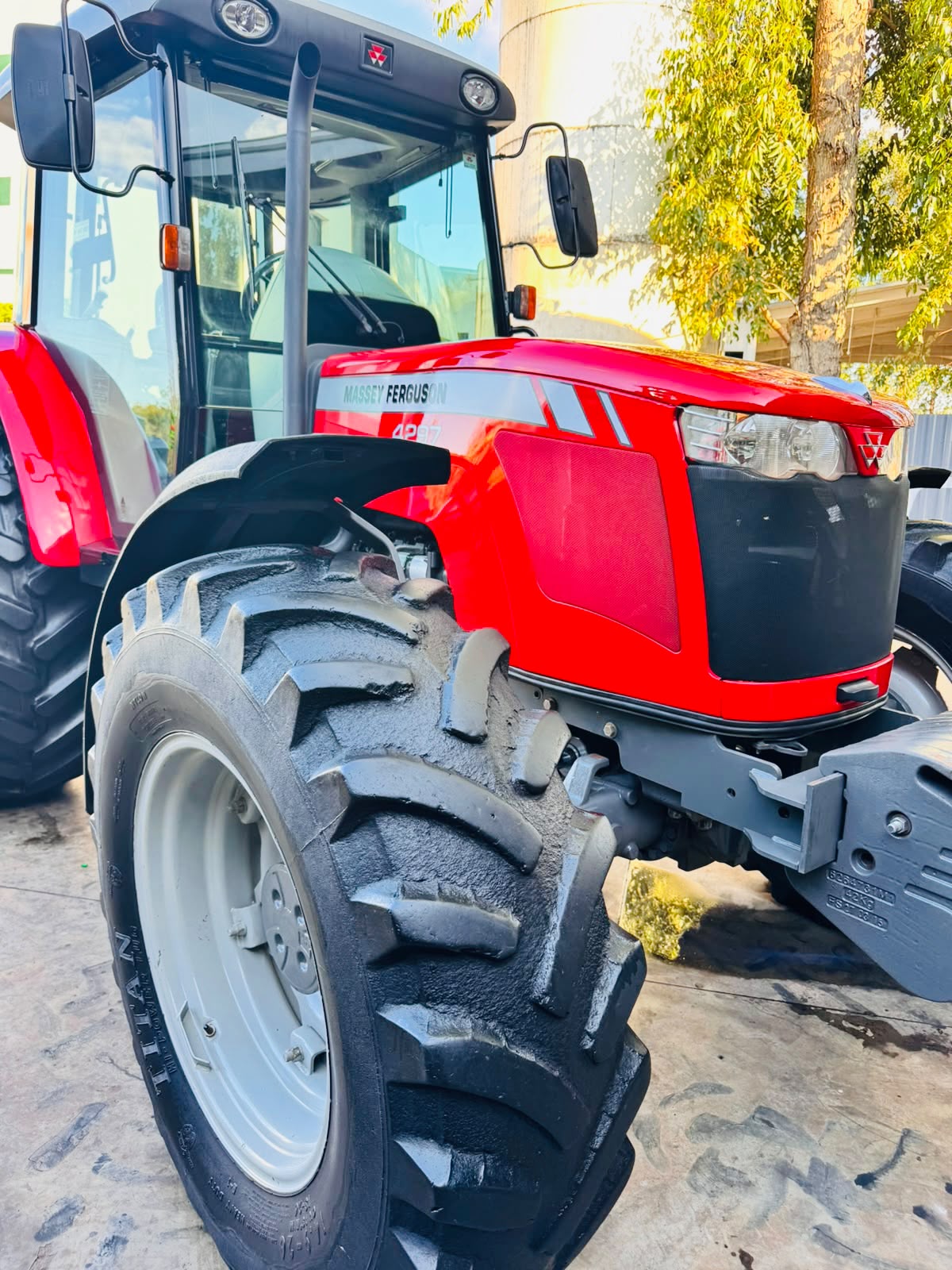 Trator Massey Ferguson 4297 - Ano 2015