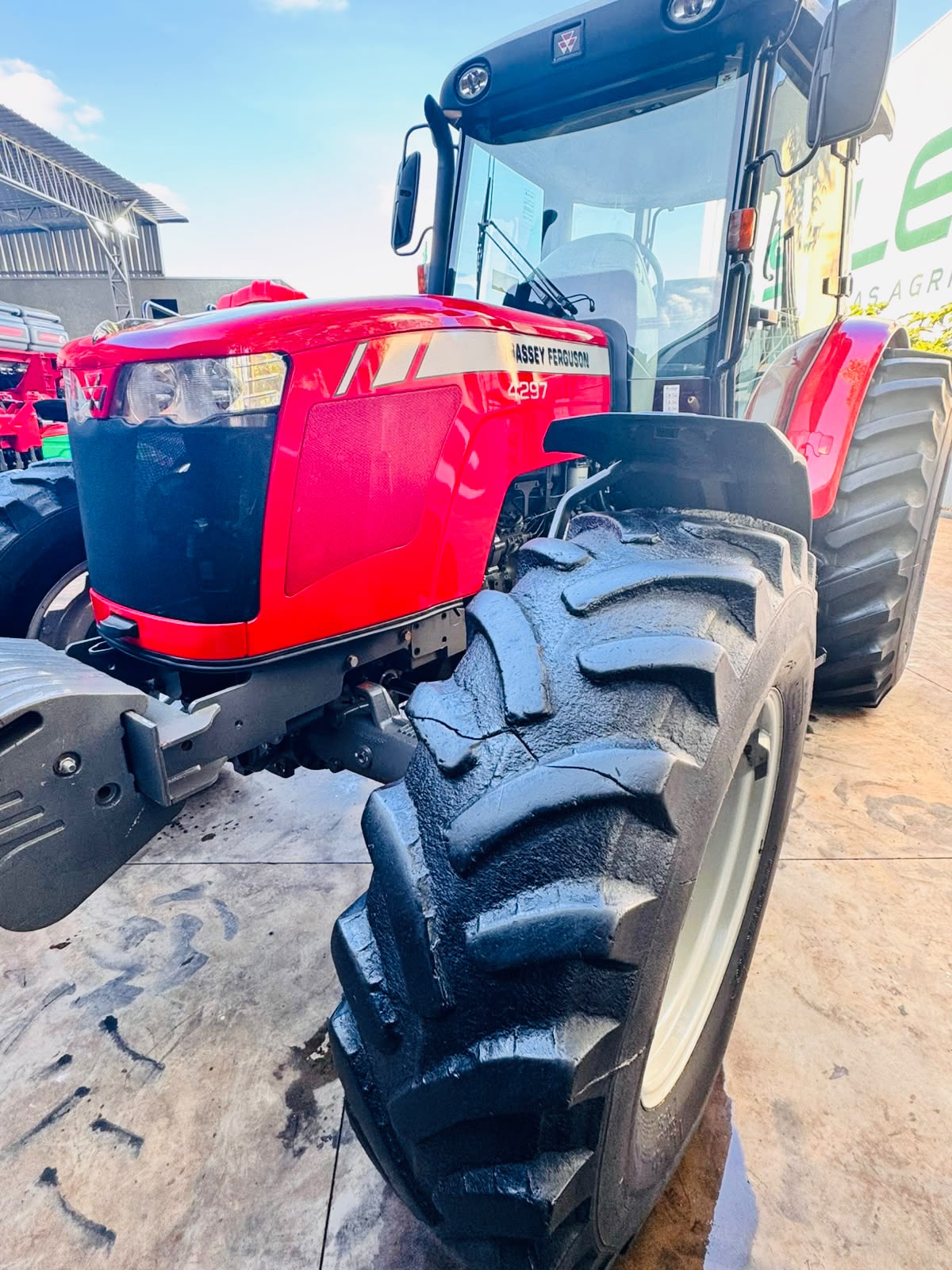 Trator Massey Ferguson 4297 - Ano 2015