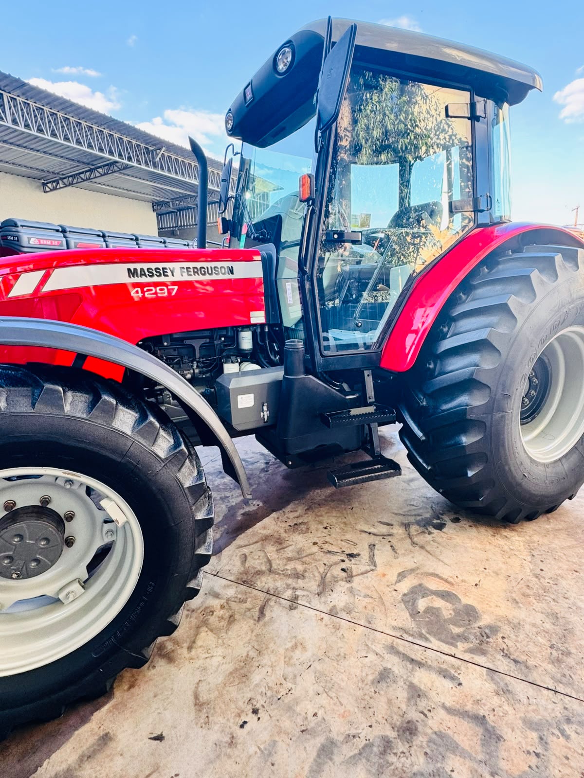 Trator Massey Ferguson 4297 - Ano 2015