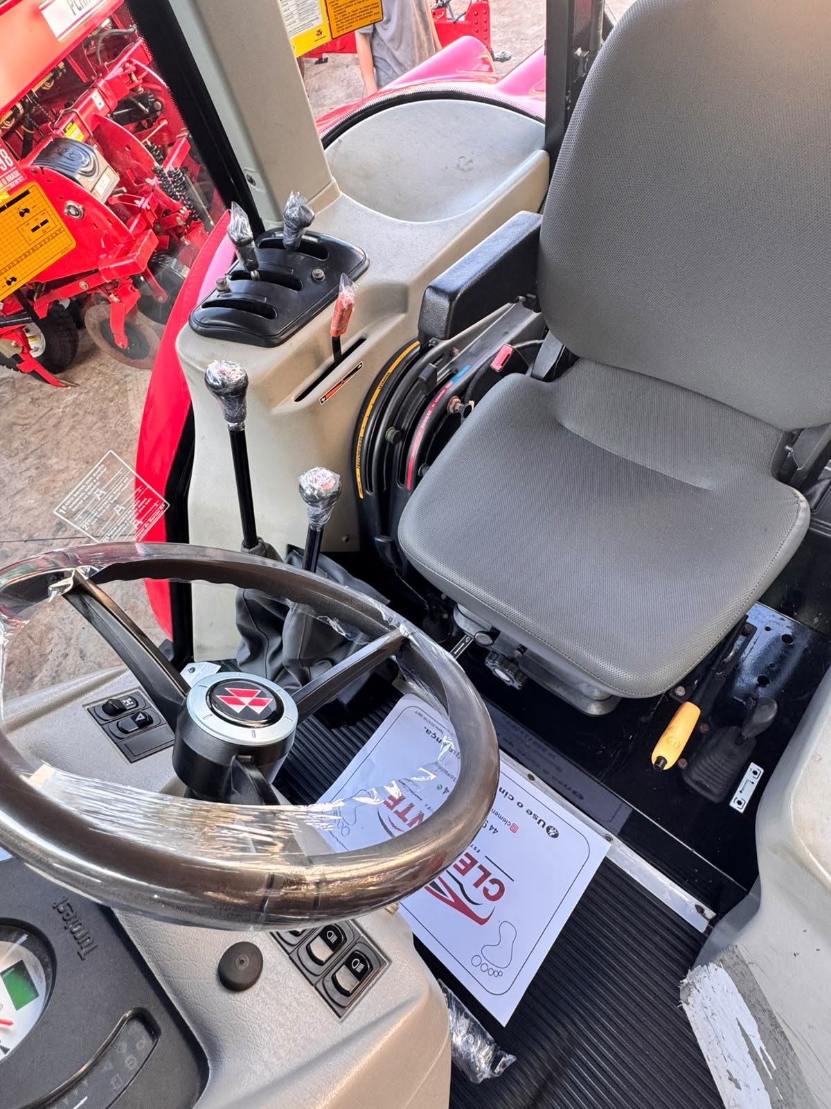 Trator Massey Ferguson 4297 - Ano 2015